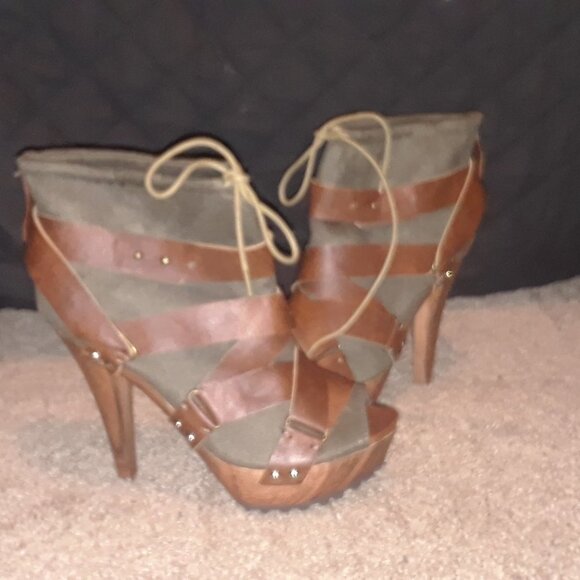 DOLLHOUSE   VIVIANNE CRISS CROSS OPEN TOE  Booties - Picture 4 of 4